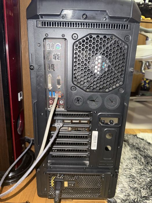 Pc intel i7 4770, 16gb ram, Amd RX 580 8gb, SSD 80gb, hdd 1tb.