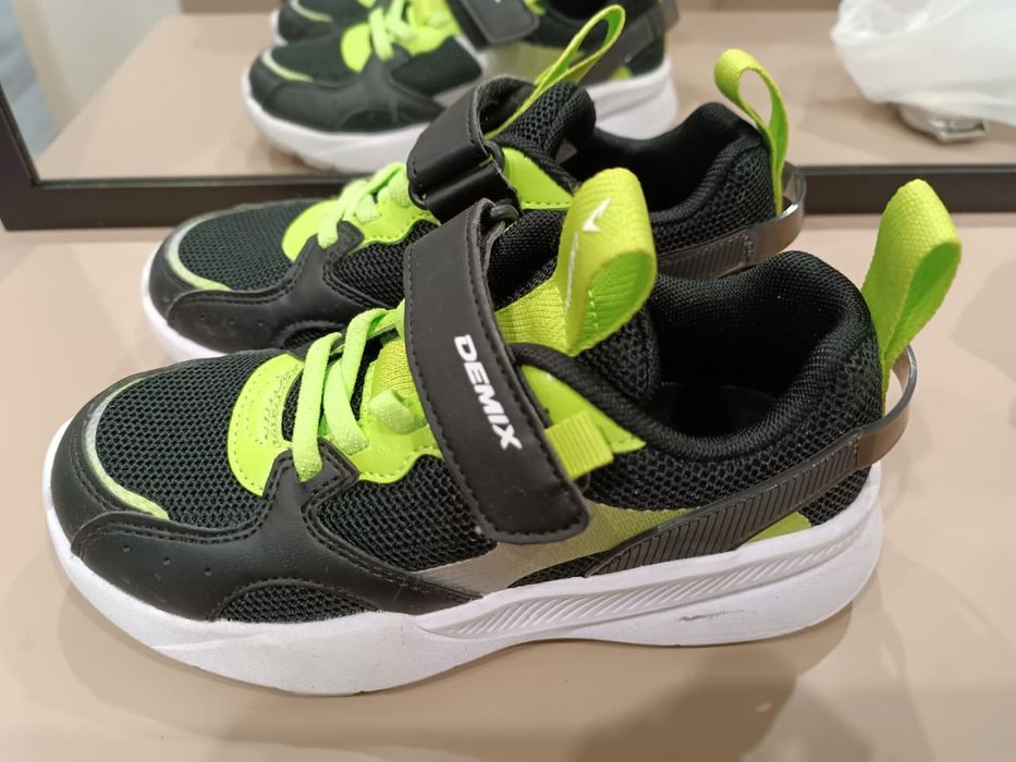 Продам кроссовки детские