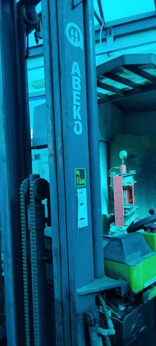 Електрически палетен повдигач