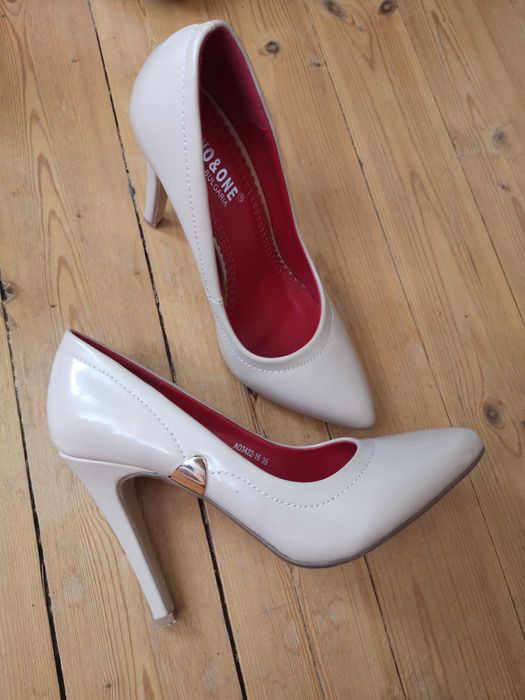 Обувки на висок ток 35 номер