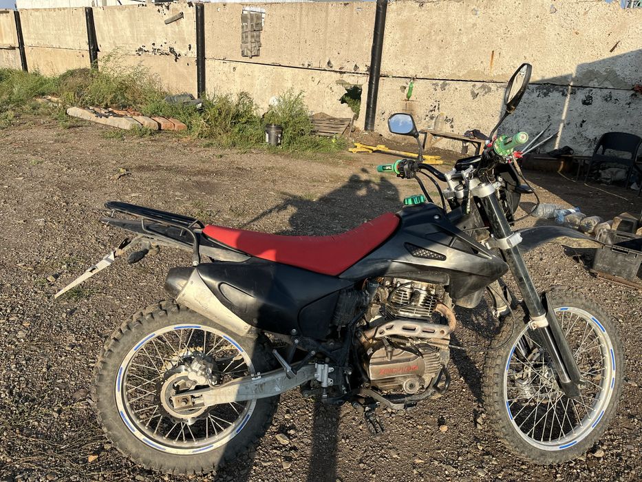 Мотоцикл эндуро 250 кубов