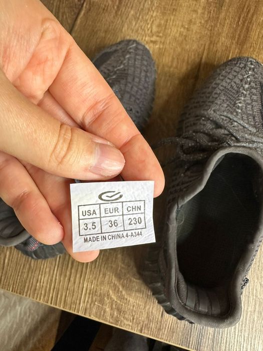 Кроссовки adidas Yeezy