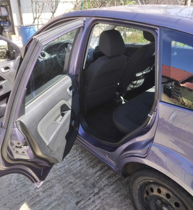 Ford Fiesta 1.6 TDCI  224000 KM reali  1400 EUR negociagil  -stare buna ,consum foarte mic .