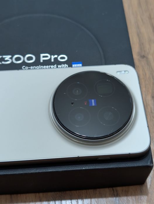 Vivo X300 Pro 512 gb Ram 16 EAC