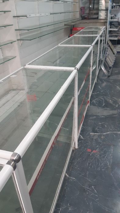 Ветрины и стеллажи