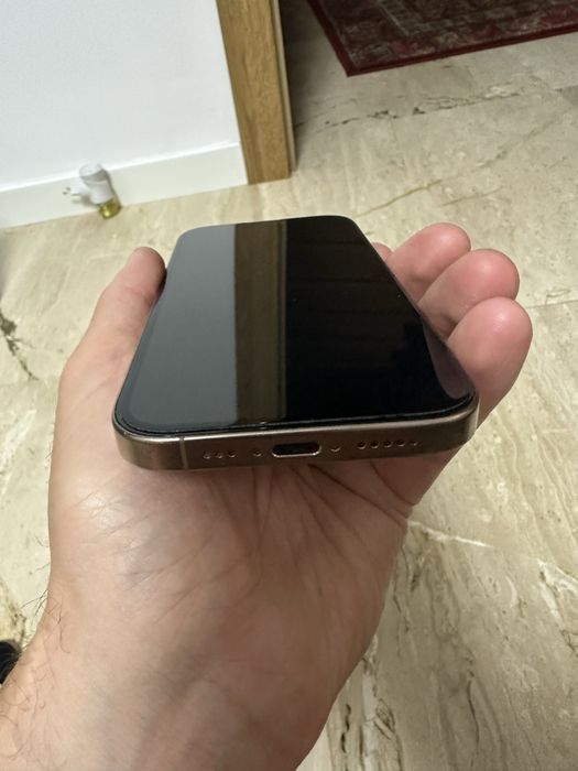 Iphone 16 Pro  128GB .Telefonul are garantie 1 an