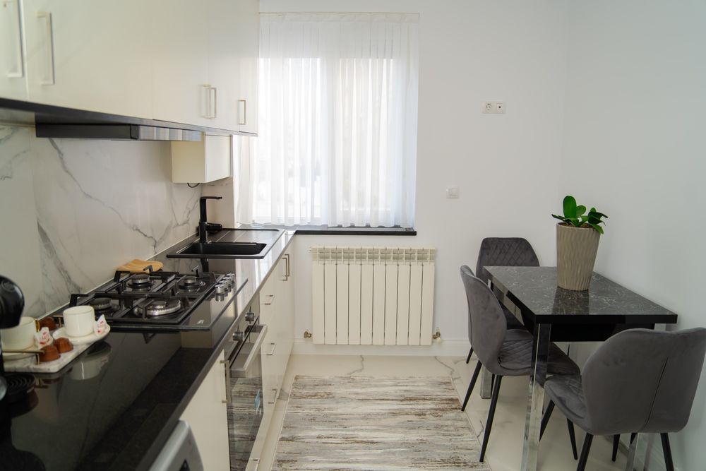 Ultracentral apartament 2 camere decomandat de inchiriat termen lung