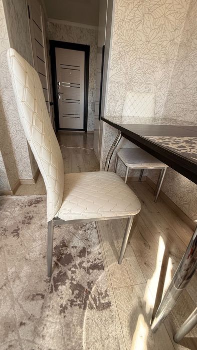 Кухонный стол со стульями