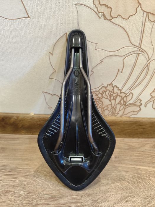 Седалка / седалки за колело / Fizik Arione VS carbon; Syncros RR2.0