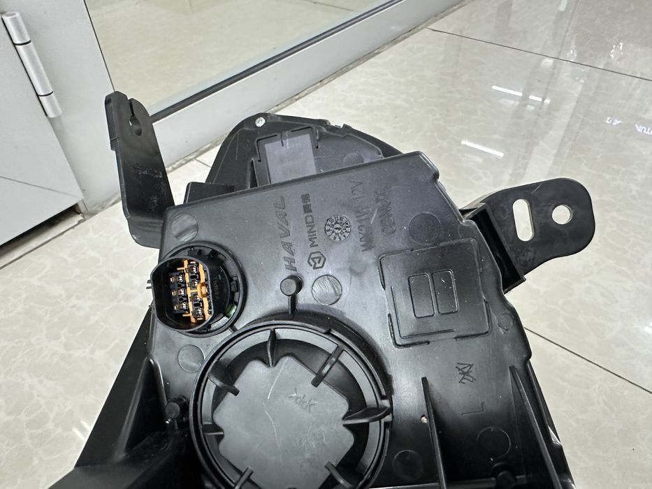 Haval  m 6 передный фара