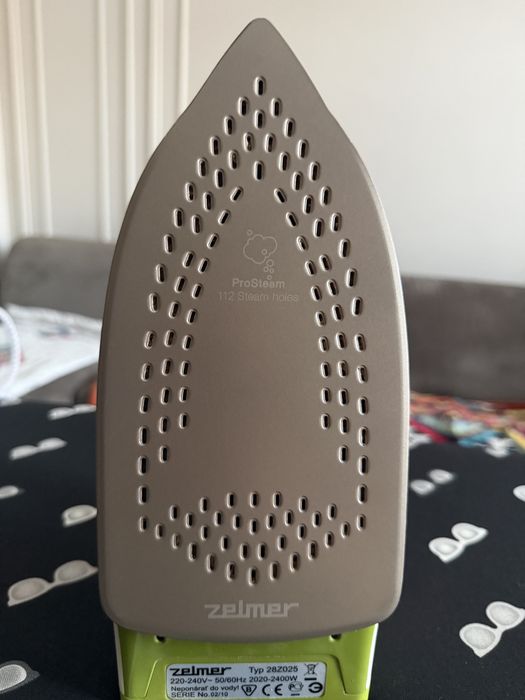Продаю срочно утюг Zelmer оригин.