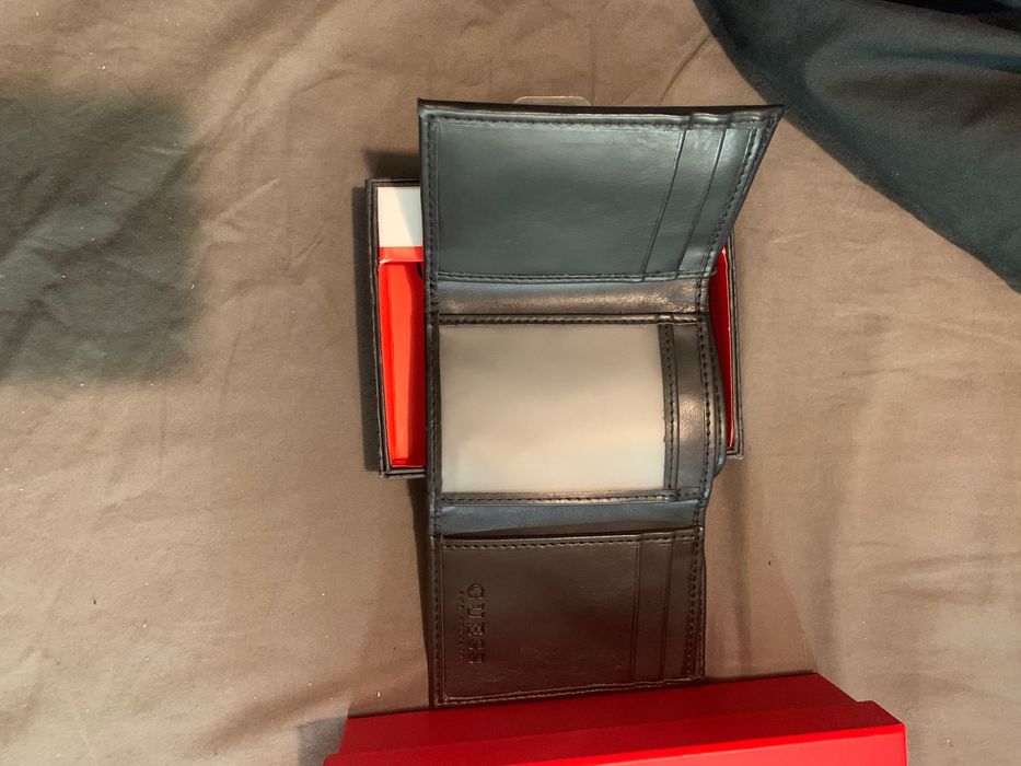 Уникални портмонета GUESS(не са реплика)