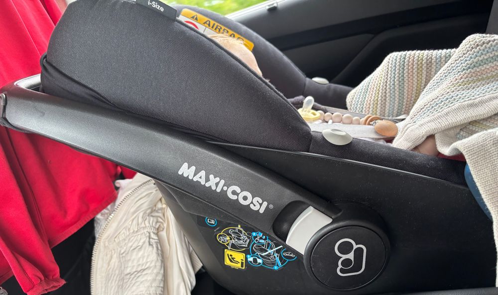 Стол за кола Maxi-Cosi Pebble Pro i-Size Essential Black