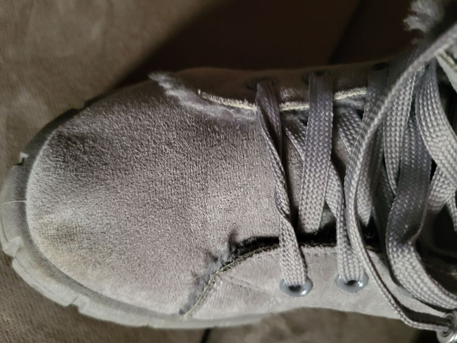 Ghete scurte, gri, căptușite cu blană