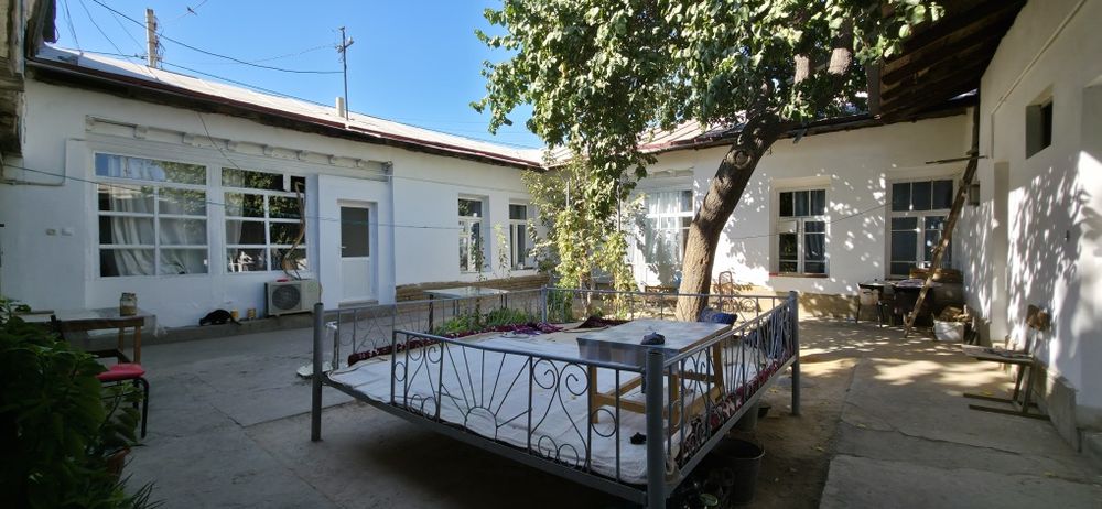 Chig'atoyda hovli-uy sotiladi.