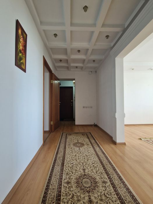 Продам 2 кв 71квм по Молдагуловой