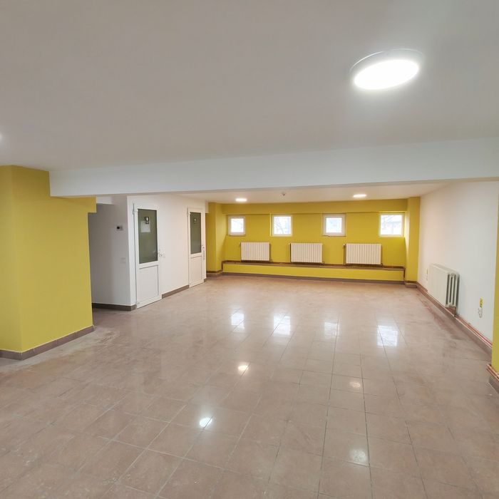 Închiriez spațiu comercial 120m2