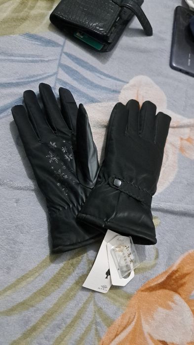 Женские аксессуары перчатки новые на нежный рук