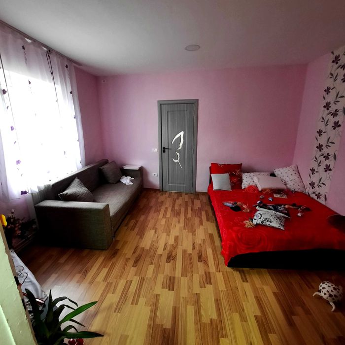 Casă de vânzare cu doua apartamente