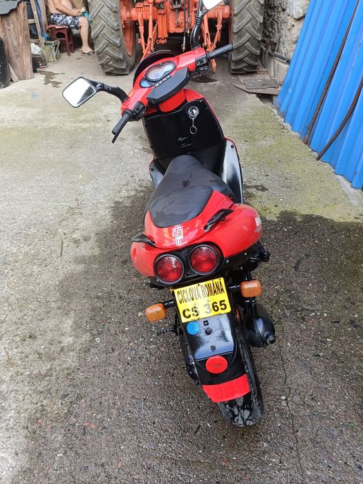 Vând mopod Aprilia SR 50