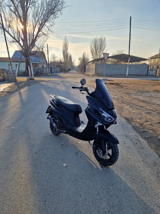 Мопед Макси,180куб чёрного цвета