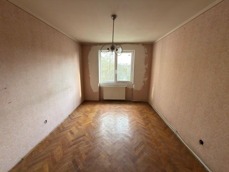 Vând apartament cu 2camere pe strada Păulești