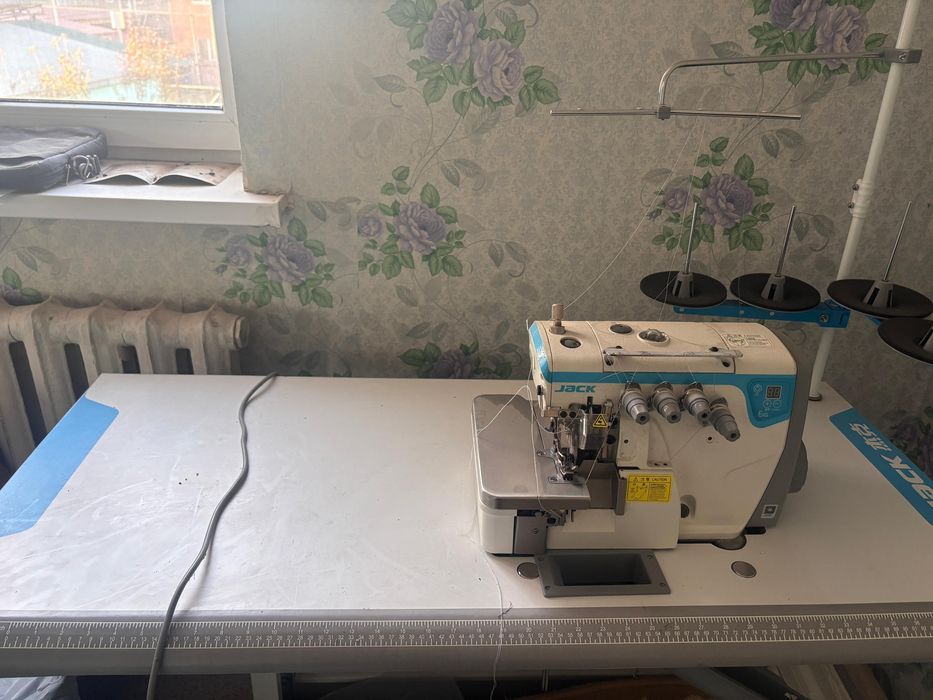 Оверлок jac 4х нитка НОВАЯ