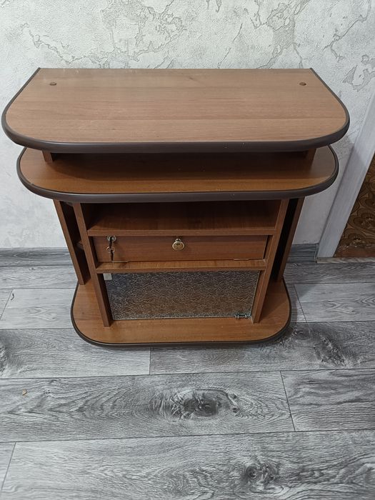 Продам тумбочку.