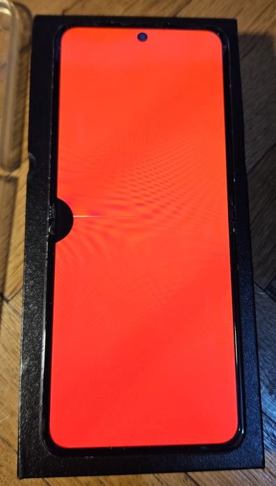 Samsung Galaxy Flip 5 de 256 pata pe display
