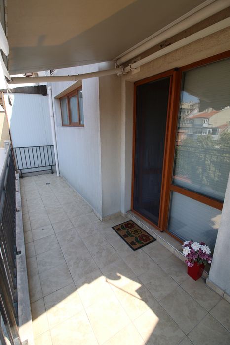 Дава се под наем Двустаен апартамент в Варна, Център - 60 кв.м за 433.5 € - Снимка #4