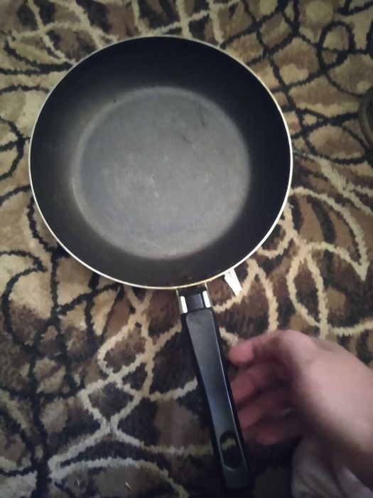 Продаётся сковорода с антипригарным покрытием