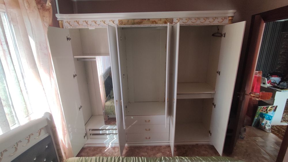 Отличный гарнитур.