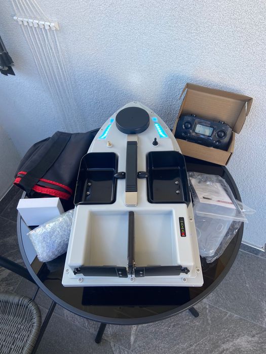 Лодка за захранка D19,GPS-99 точки