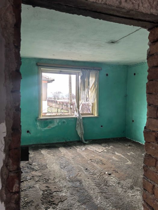 Масивна къща на 3 етажа