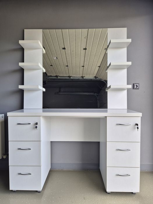 Mobilier de frizerie/coafura cu oglinda