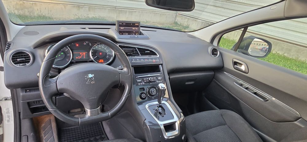 PEUGEOT 5008 2011 — imagine 5