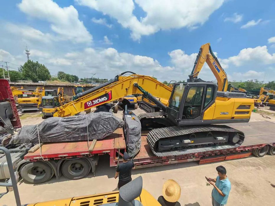 на складе Гусеничный экскаватор XCMG XE370G 
Емкость ковша: ≥2.1 м³