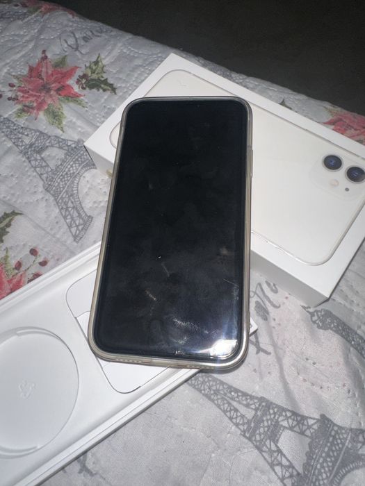 iPhone 11 белый, в идеальном состяний