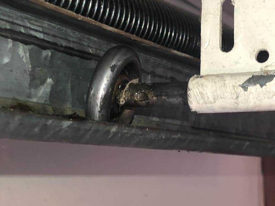 Ремонт на секционни врати