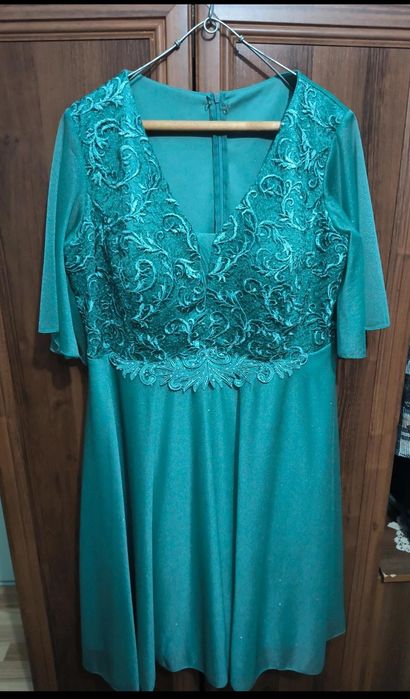 Vand rochie eleganta mărime 56