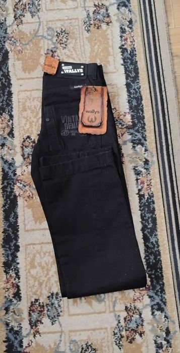 Vând blugi bărbați