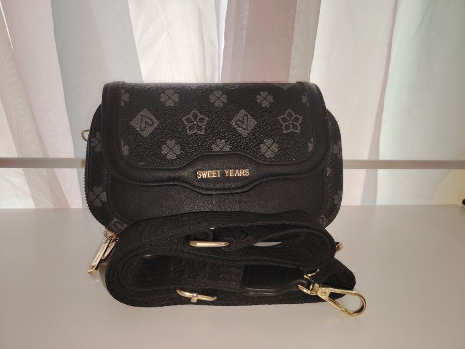 Черна дамска чантичка