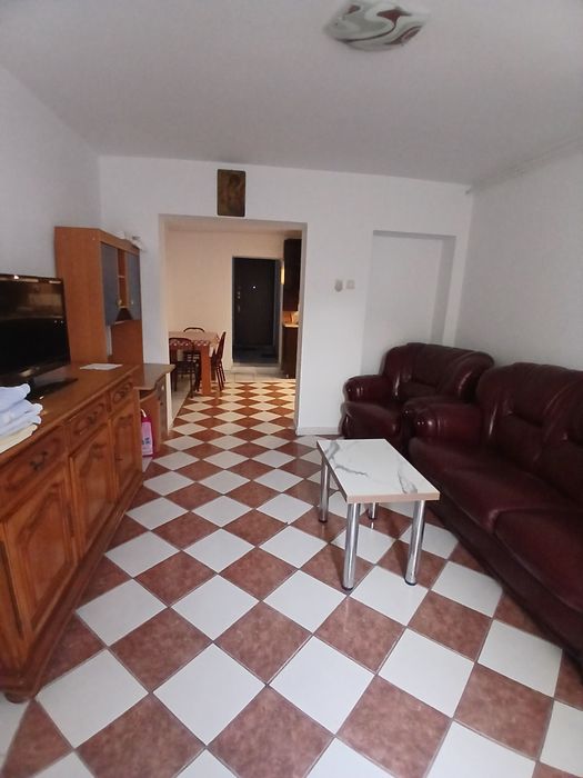 Inchiriez apartament în vila valu traian