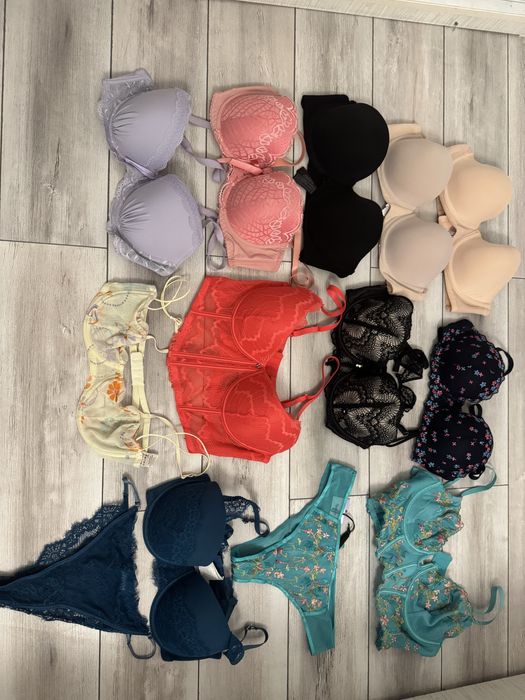 Lot 11 sutiene super pret 80c