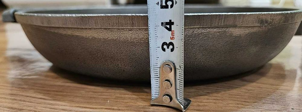 Чугунная сковородка  d. 25 см.