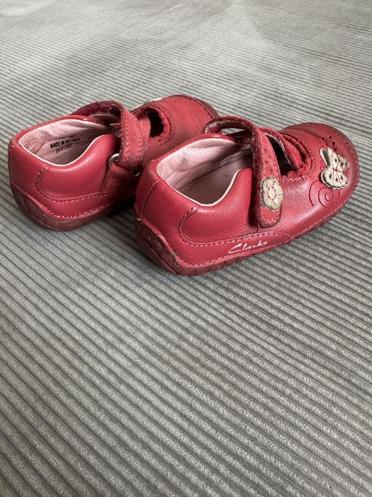 Цикламени обувки Clarks