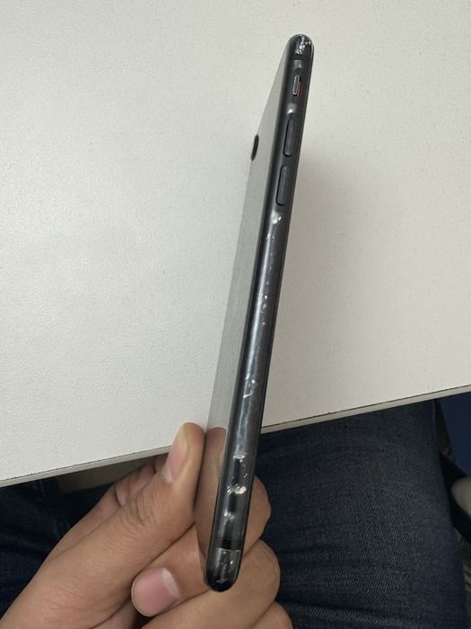 Продам Iphone 7SE