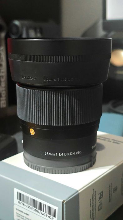 Camera Sony A6400 (+ obiective Sony 18-135mm, Sigma 56mm 1.4 + inele macro cu autofocus, 4 baterii, alte accesorii)