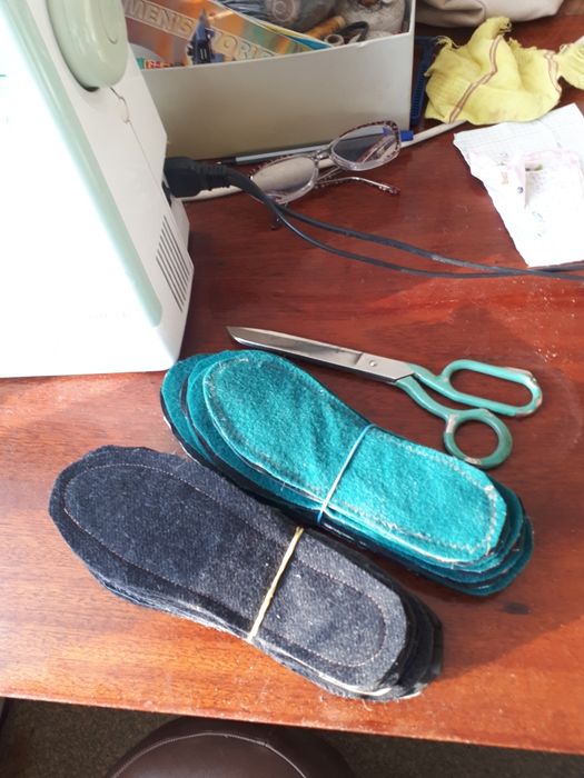 Продаю стельки, рукавицы тёплые