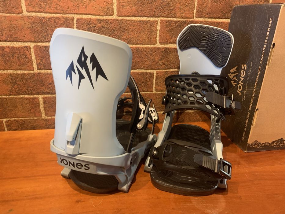 Legaturi snowboard noi Jones Meteorite M